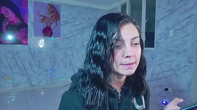 غرفة دردشة Emili_Adams_ المباشرة