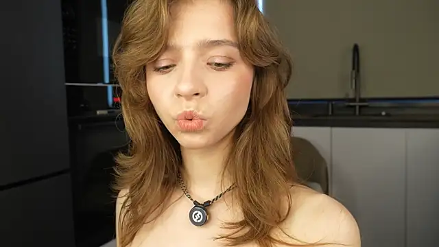 ShineAmelia Adlı Modelin Canlı Sohbet Odası