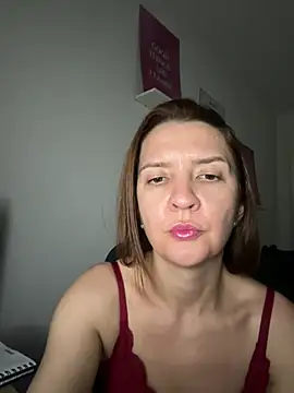 غرفة دردشة therealgingerr المباشرة