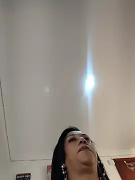 חדר צ'אט בשידור חי של NorixaPriveM