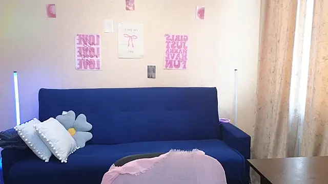 Sala de chat en directo de Mirabelle_Velvet
