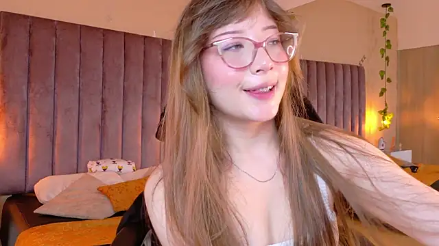 Dahlia_Rousse Adlı Modelin Canlı Sohbet Odası