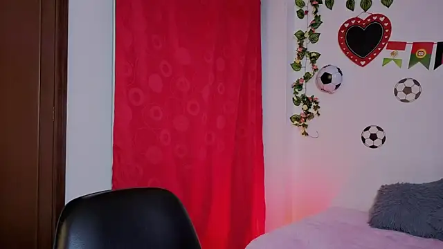 חדר צ'אט בשידור חי של PaulaCutexs