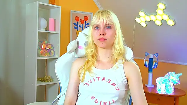 Онлайн чат HannahHollis