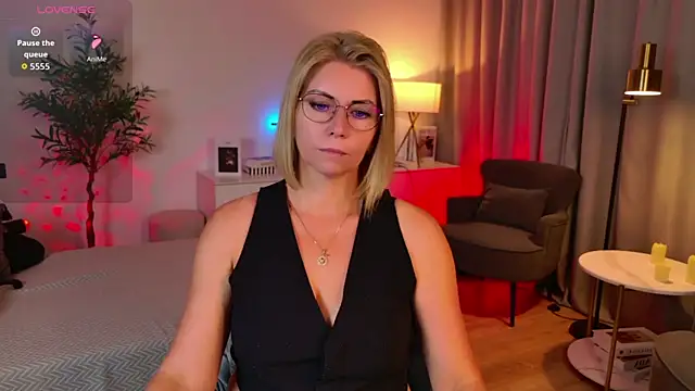 Annie_Light Adlı Modelin Canlı Sohbet Odası