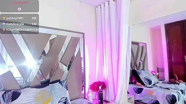 casey_lorens – Naživo chatovacia miestnosť