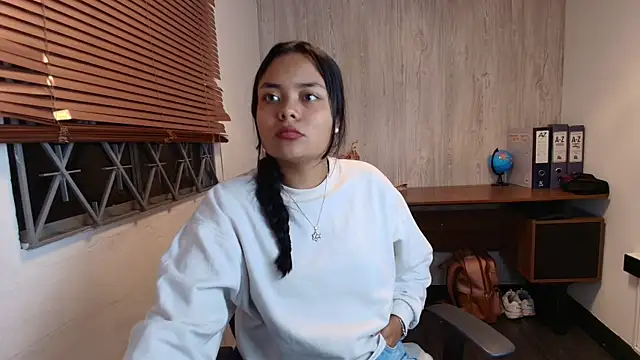 Živá chatovací místnost aisha_leenns