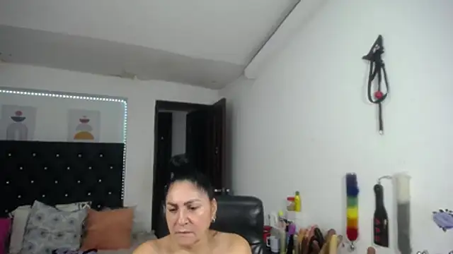mature_bigboobs10 Adlı Modelin Canlı Sohbet Odası