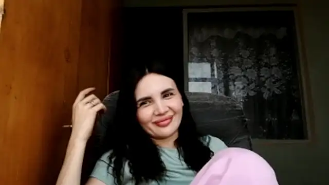 ElviaSloane чат на живо