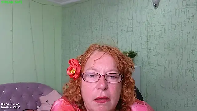 Fara_Flutte's Live Chat Room