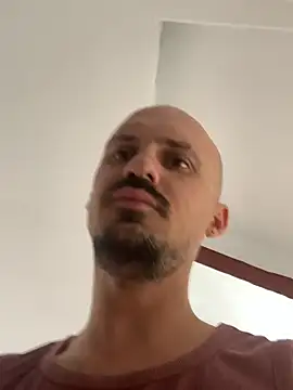 Chat soba uživo modela AssHunter4k