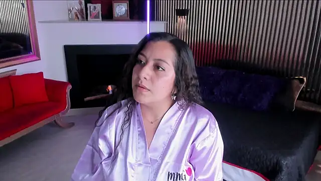 paulys_ Adlı Modelin Canlı Sohbet Odası