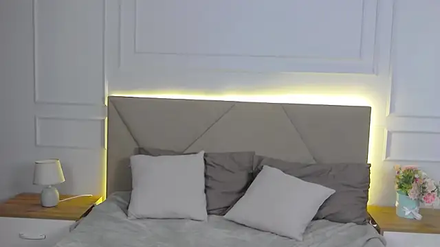 EvaBlunnsh_'s Live Chat Room