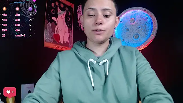 girl_intense444 现场聊天室