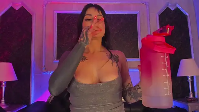 MeganDraco_ Adlı Modelin Canlı Sohbet Odası
