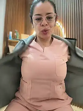 Dr_Nathalia_28 Adlı Modelin Canlı Sohbet Odası