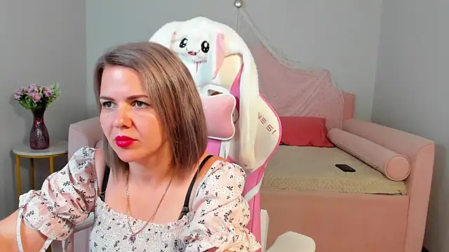 Živá chatovací místnost AdeleRavelle