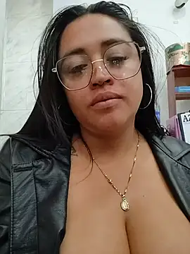 Chat soba uživo modela Mia_Risky-1