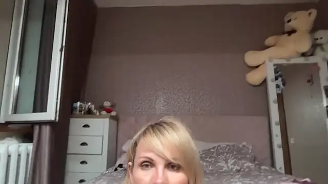 Pokazy przed seks kamerką na żywo – Luxury_Blonde