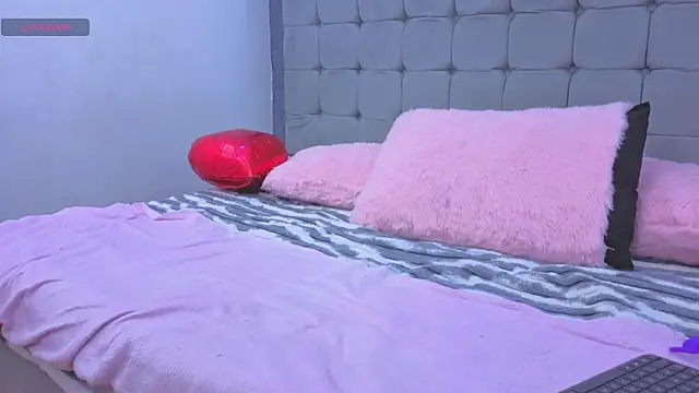 Karol-Messy_'s Live Chat Room
