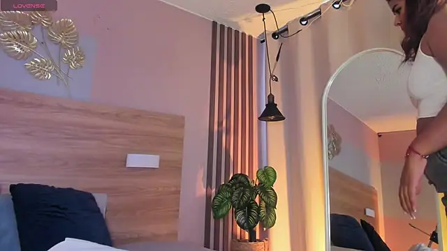 غرفة دردشة ateneaa_lux المباشرة