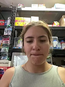 غرفة دردشة Andrea_19blonde المباشرة