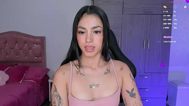 Lizzie_corner_v Adlı Modelin Canlı Sohbet Odası