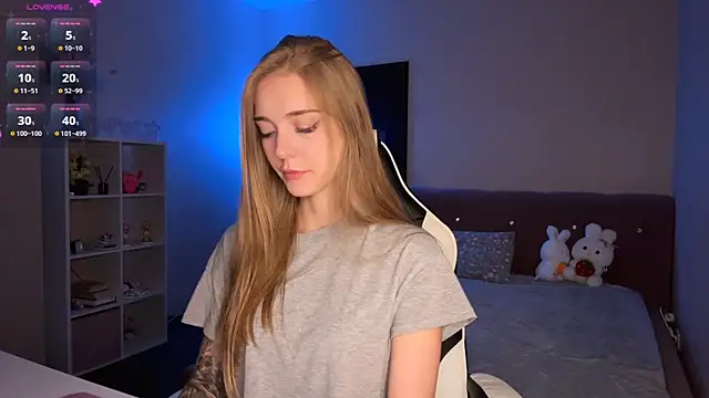 callme_eva Adlı Modelin Canlı Sohbet Odası