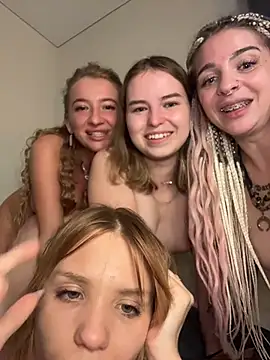 Pertunjukan Kamera Seks Secara Langsung RollingGirls