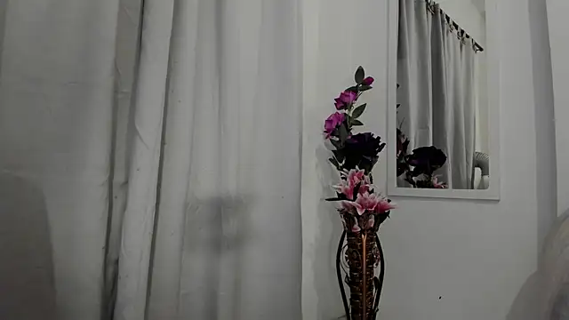 Grettel_w's Live Chat Room