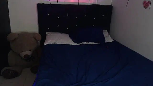 Sala de chat ao vivo de ANGELIQUE_KLANE