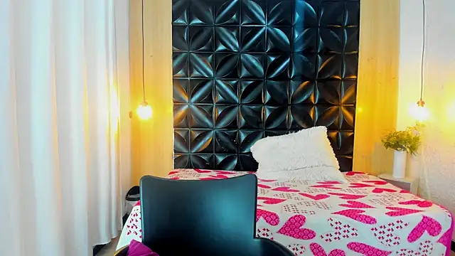 Veyra_Thaliaa Adlı Modelin Canlı Sohbet Odası