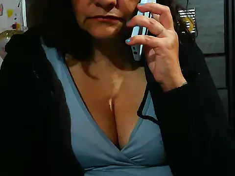 BiancaSteel's Live Chat Room