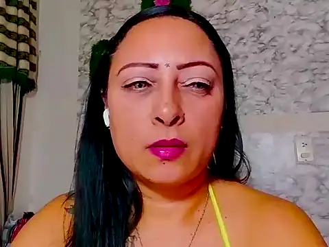 JuliBravo Live Chatraum