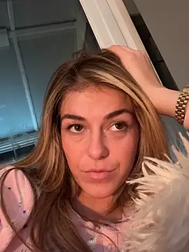 karmakoutureee Adlı Modelin Canlı Sohbet Odası