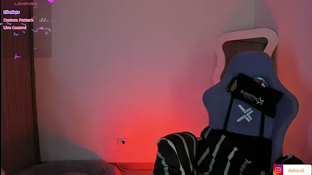 Kylie_Wet's Live Chat Room