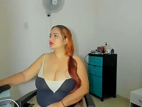 Sala de chat en directo de HUGEBOOBS_MILF