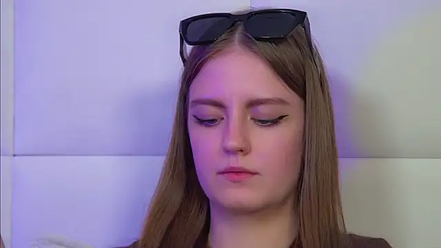 חדר צ'אט בשידור חי של SofiaSarvains
