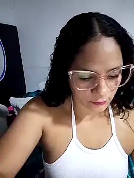 غرفة دردشة cieloo_777 المباشرة