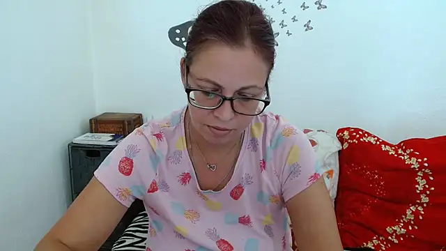 LadyHellene Adlı Modelin Canlı Sohbet Odası