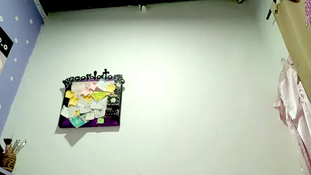PetiteIvoryQueen19 élő chatszobája