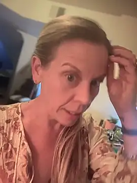 SweetBlondeB – live chatrum