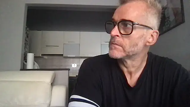 Axl_hot's Live Chat Room