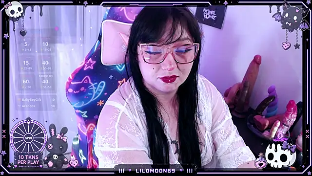 LiloMoon69's Live Chat Room