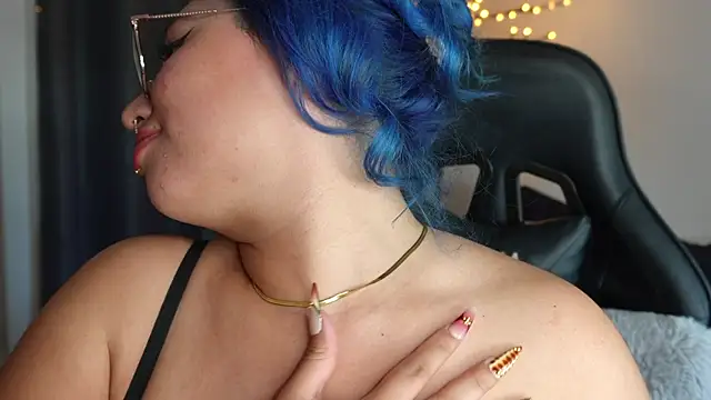 Chloee_breasts' Live XXX Chat