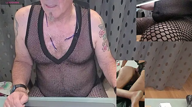 دردشة DirtyDaddy_CH الجنسية المباشرة