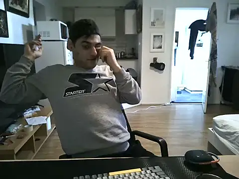 Онлайн чат XXX mihaimichael