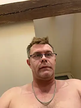 Sascha54321's Live Chat Room