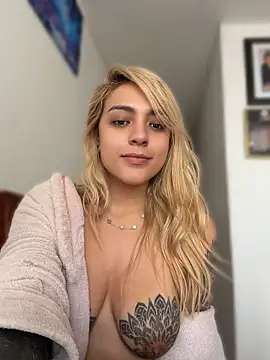 Chat XXX en directo de SilvyDiamond